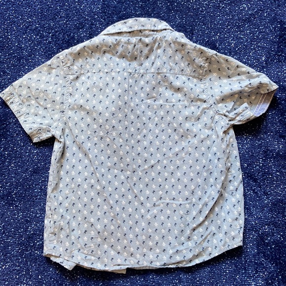 Boys button up shirt size 4. Blue with penguins and palm trees - Picture 7 of 7